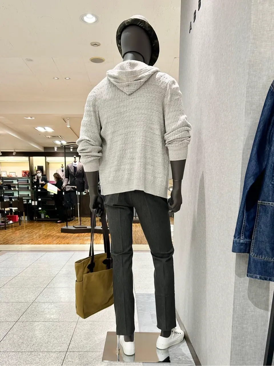 JOSEPH ABBOUD 上田 コーディネート画像