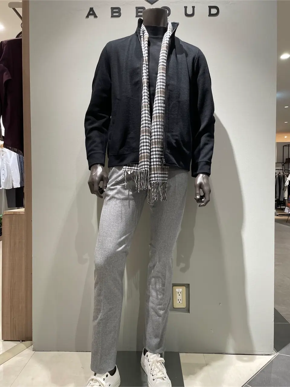 JOSEPH ABBOUD 伊津野 コーディネート画像