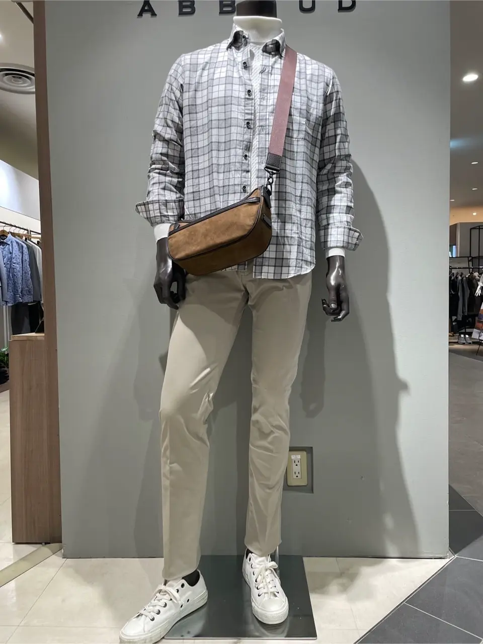 JOSEPH ABBOUD 伊津野 コーディネート画像