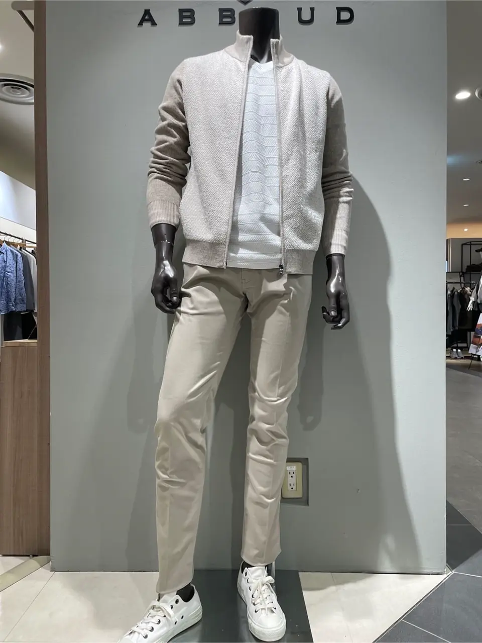 JOSEPH ABBOUD 伊津野 コーディネート画像