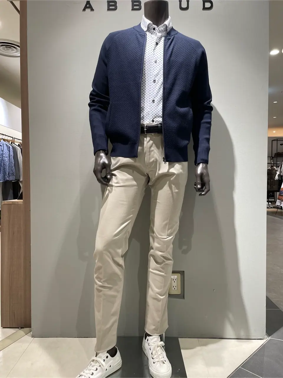 JOSEPH ABBOUD 伊津野 コーディネート画像