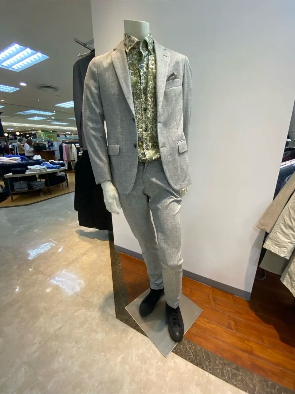 JOSEPH ABBOUD 坪井 コーディネート画像