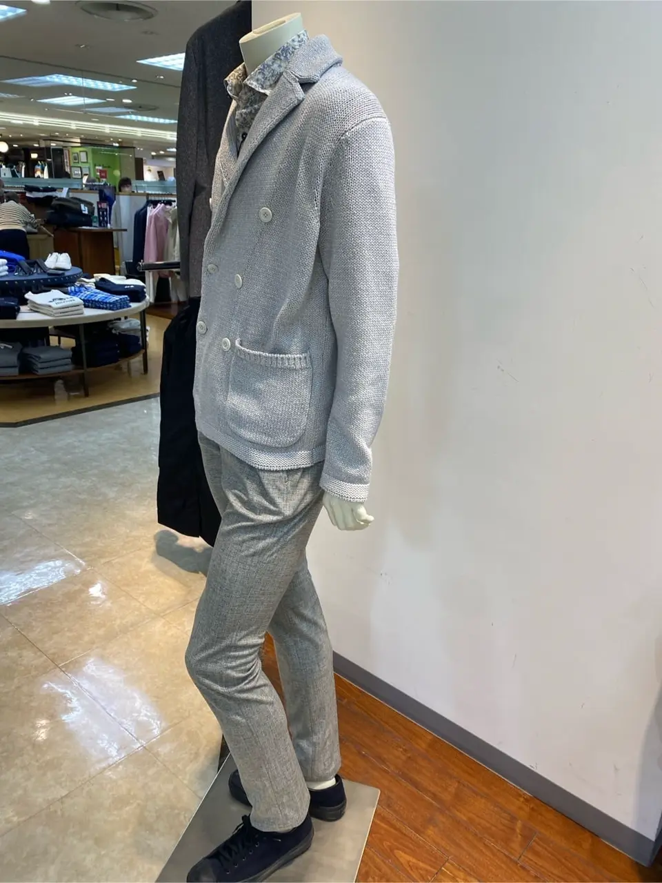 JOSEPH ABBOUD 坪井 コーディネート画像