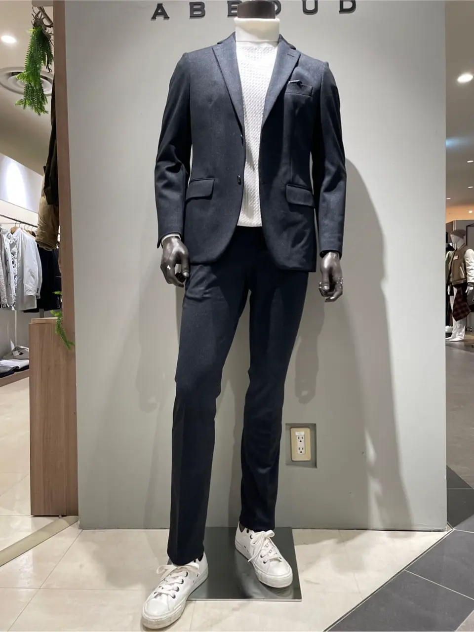 JOSEPH ABBOUD 伊津野 コーディネート画像