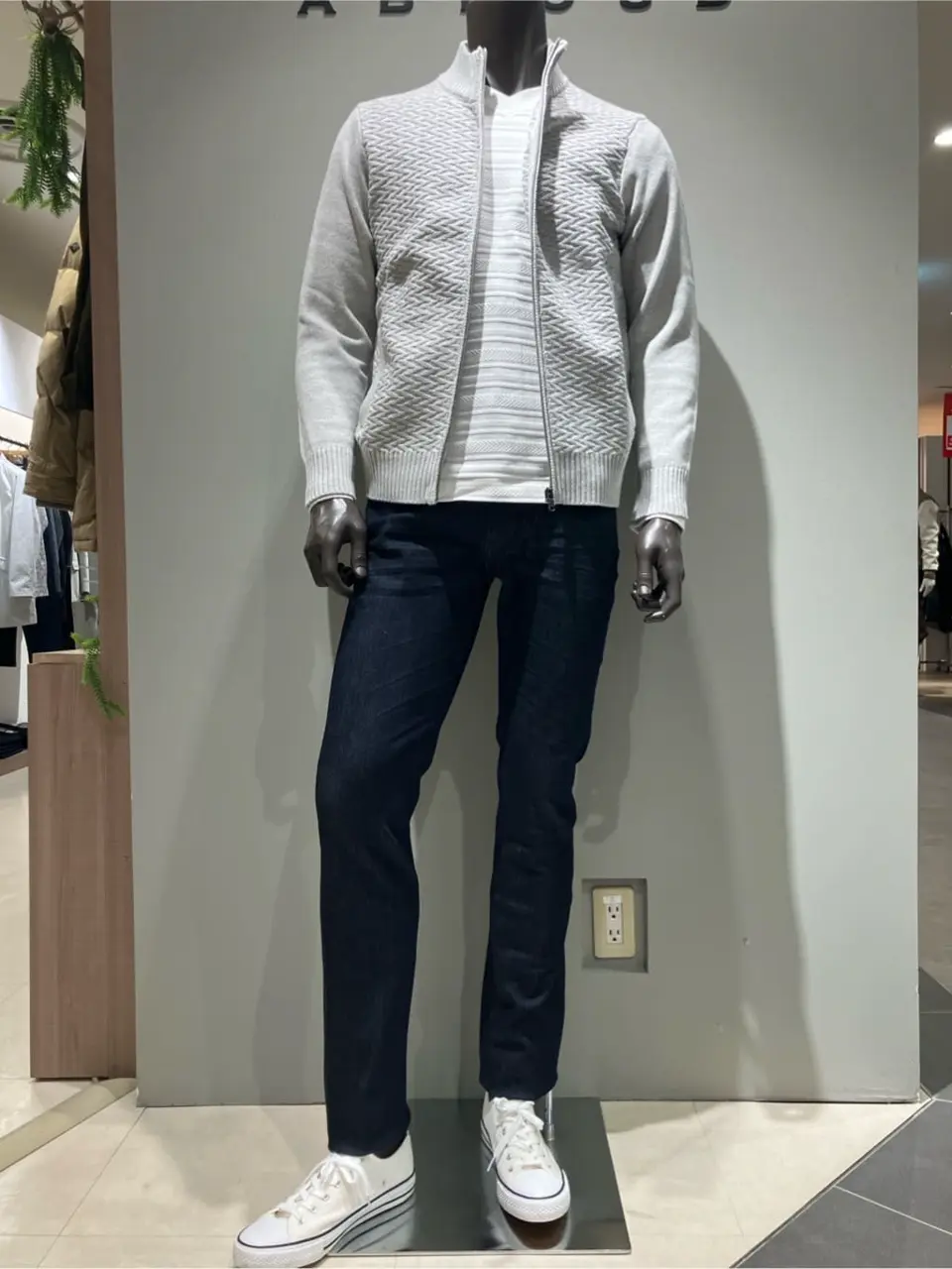 JOSEPH ABBOUD 伊津野 コーディネート画像