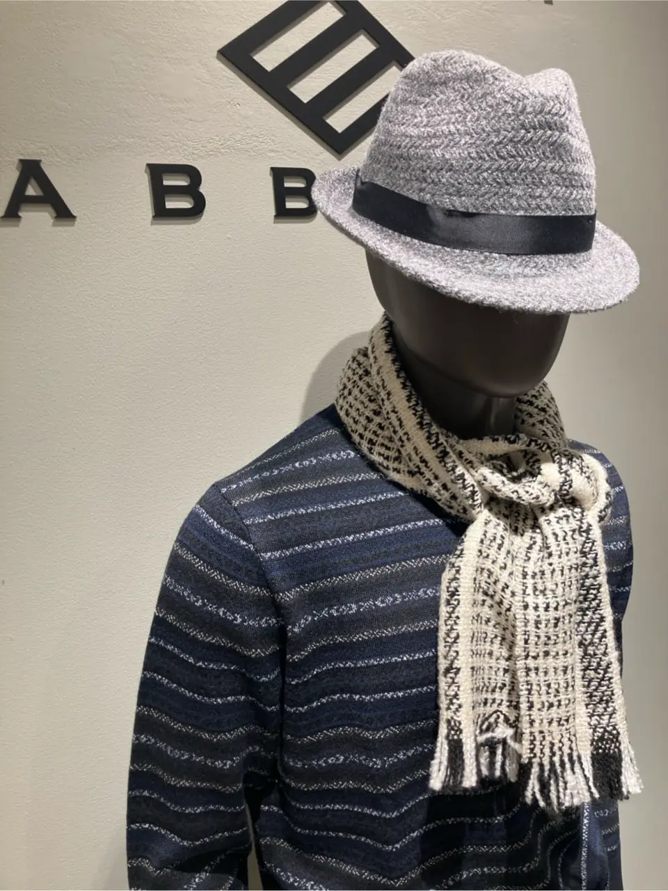 JOSEPH ABBOUD 伊津野 コーディネート画像