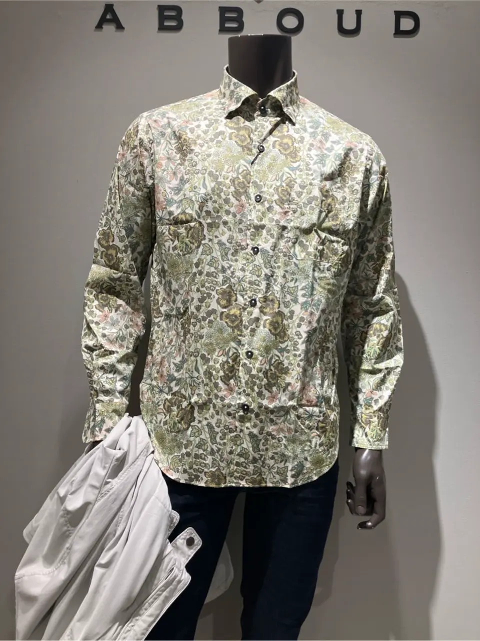 JOSEPH ABBOUD 伊津野 コーディネート画像