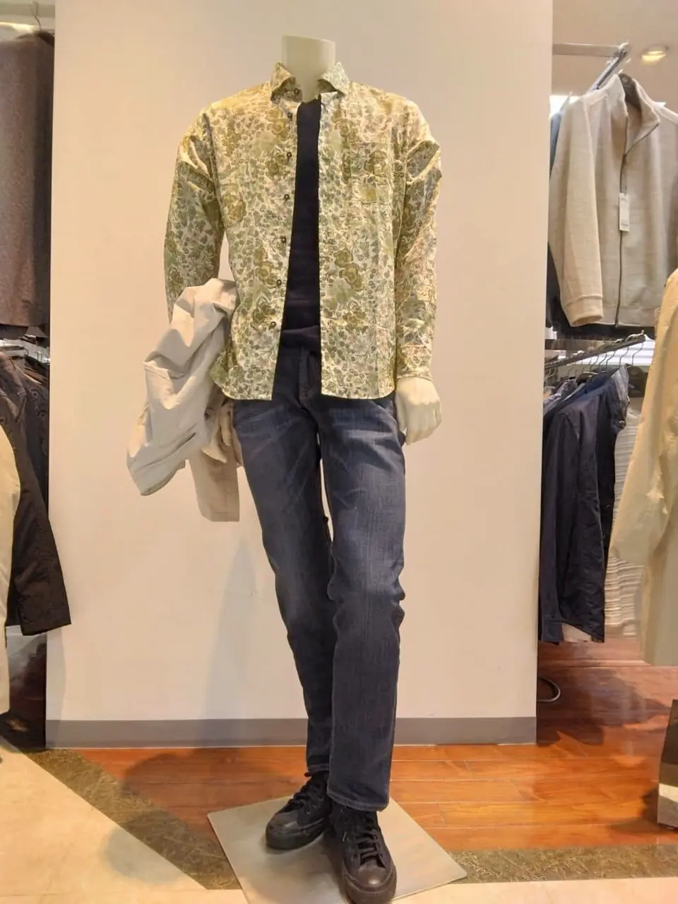 JOSEPH ABBOUD 　伊丹 コーディネート画像