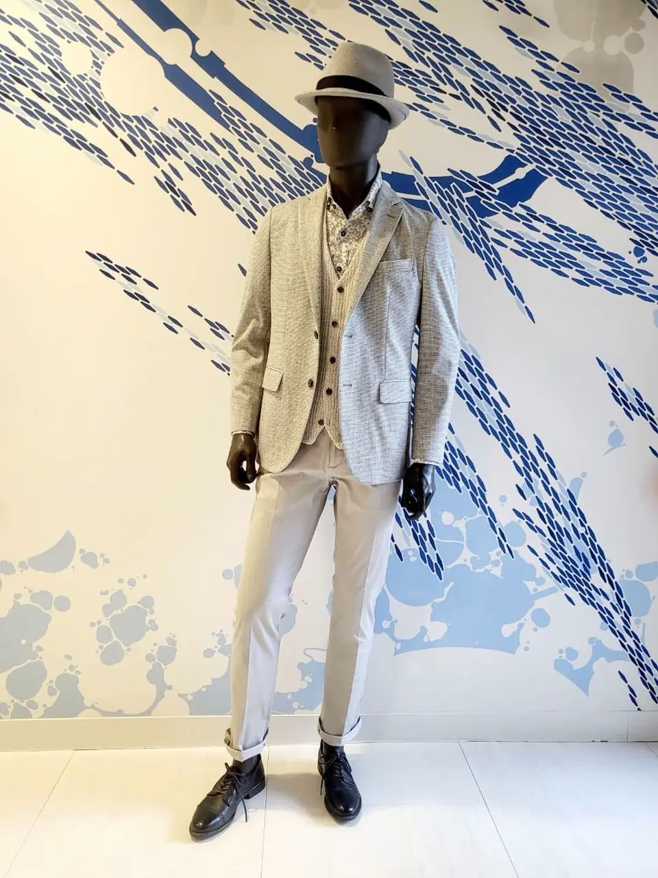 JOSEPH ABBOUD 亀井 コーディネート画像