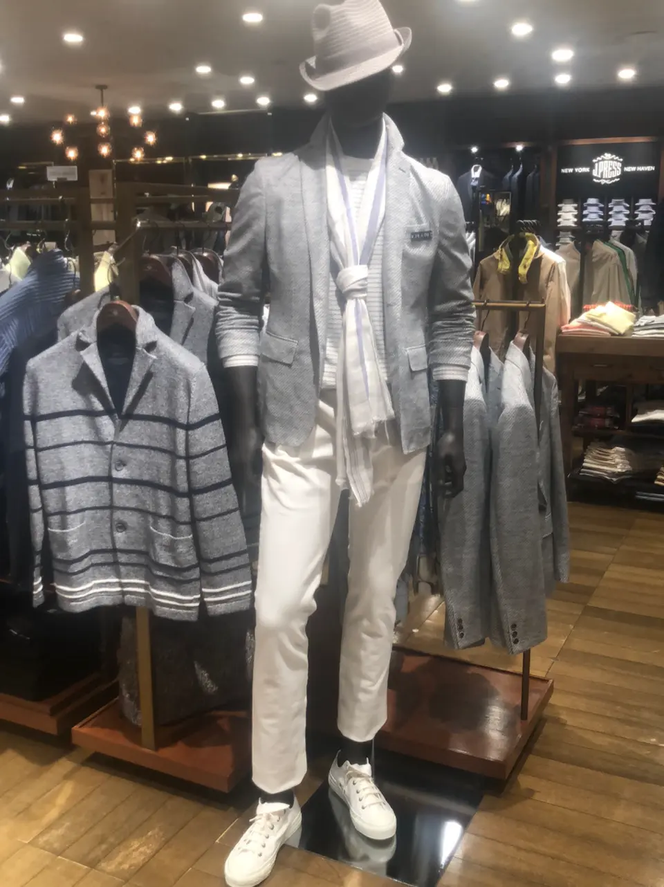 JOSEPH ABBOUD 新林 コーディネート画像