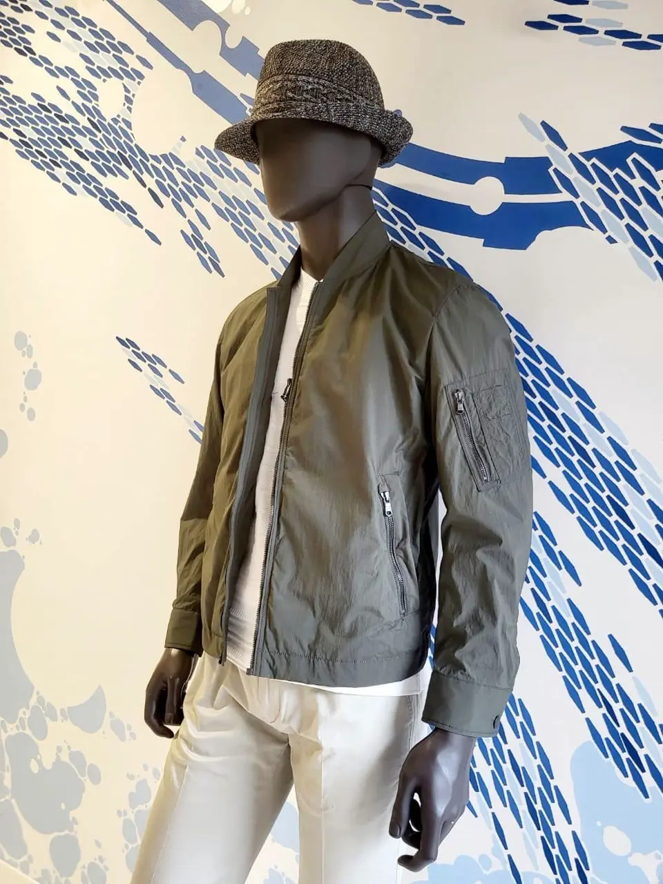 JOSEPH ABBOUD 亀井 コーディネート画像