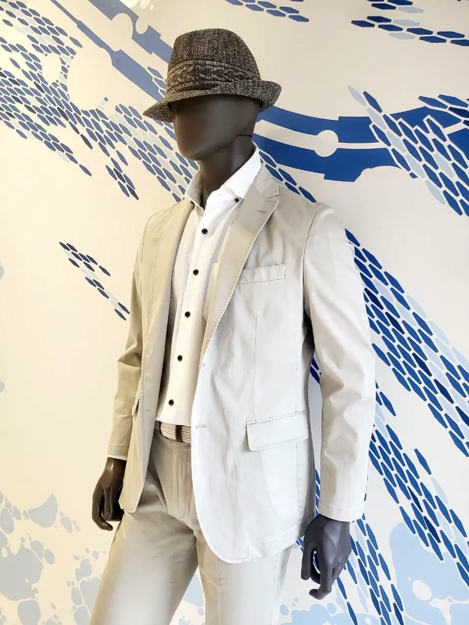 JOSEPH ABBOUD 亀井 コーディネート画像