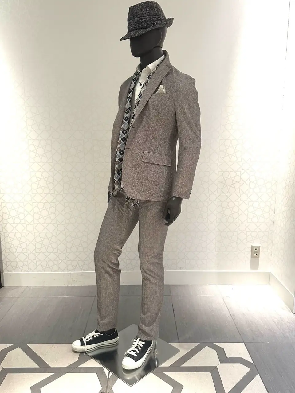 JOSEPH ABBOUD 石川 コーディネート画像