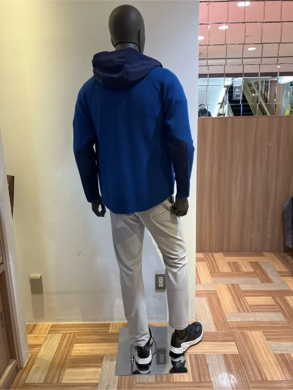 JOSEPH ABBOUD 小城 コーディネート画像