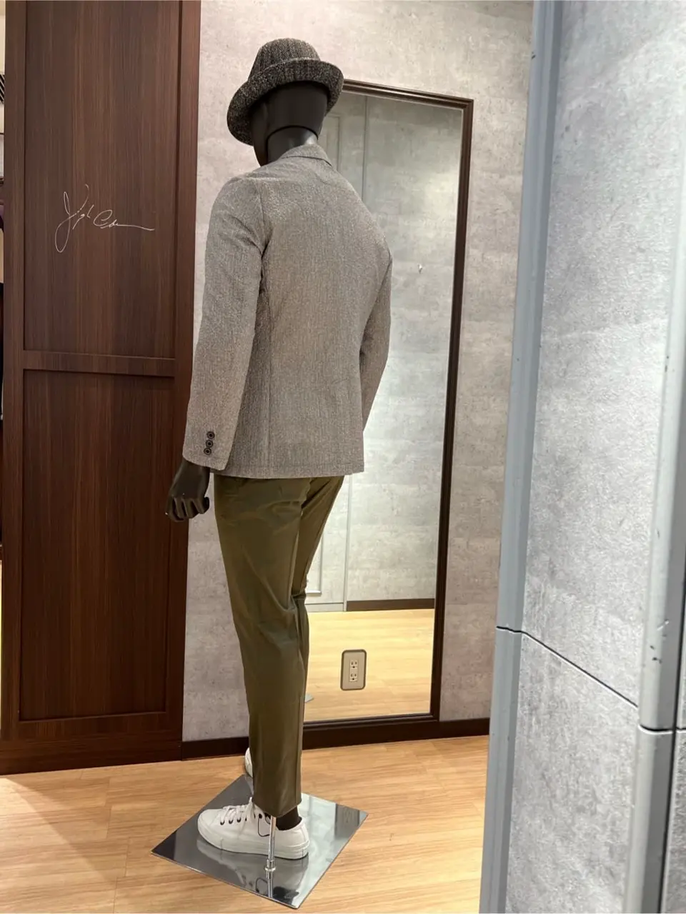 JOSEPH ABBOUD 上條 コーディネート画像