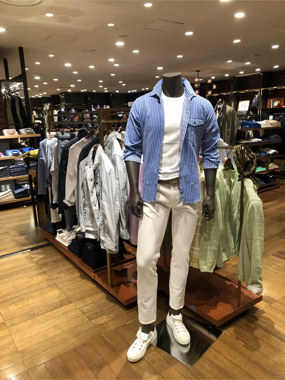 JOSEPH ABBOUD 新林 コーディネート画像