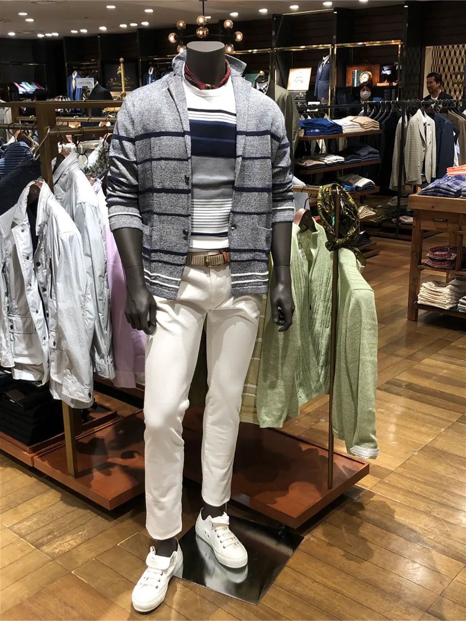 JOSEPH ABBOUD 新林 コーディネート画像