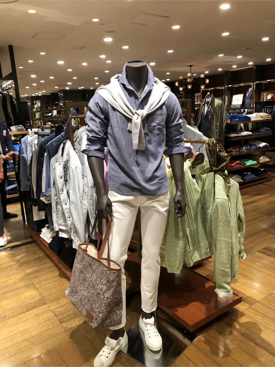 JOSEPH ABBOUD 新林 コーディネート画像