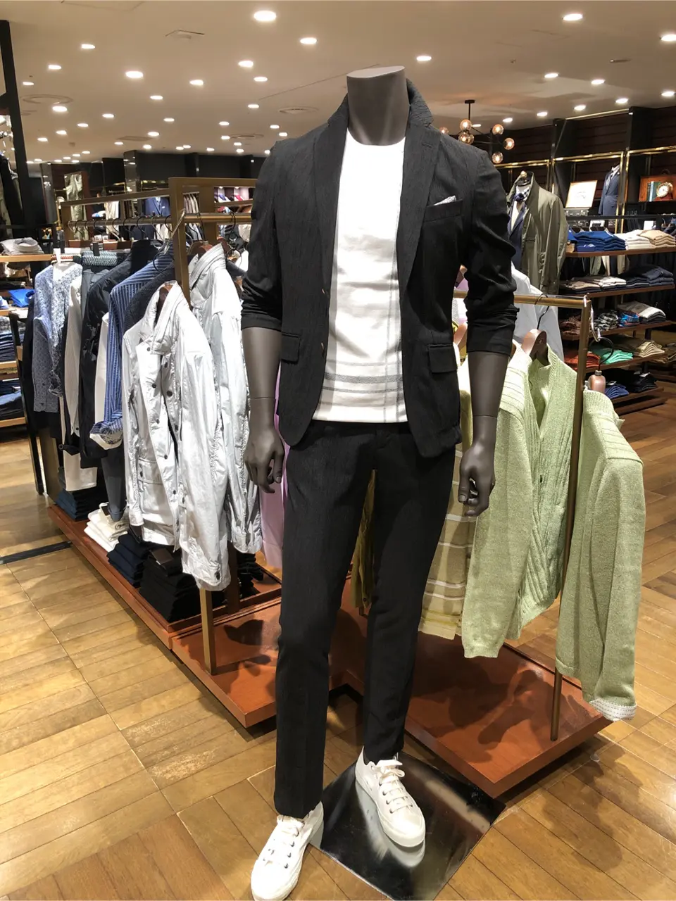 JOSEPH ABBOUD 新林 コーディネート画像