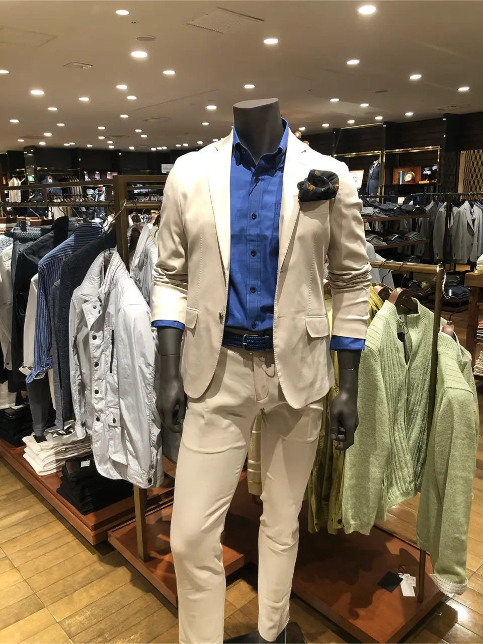 JOSEPH ABBOUD 新林 コーディネート画像