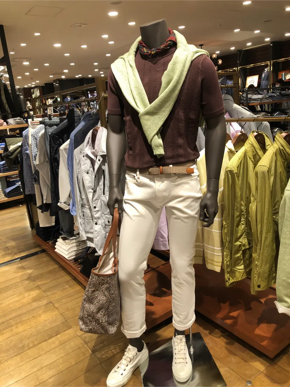 JOSEPH ABBOUD 新林 コーディネート画像