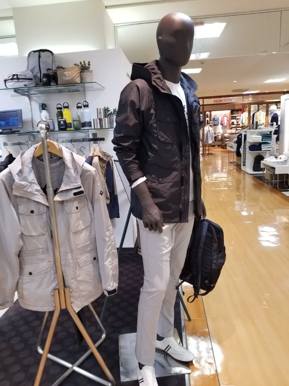 JOSEPH ABBOUD スタッフ コーディネート画像