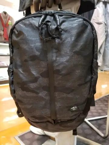 JOSEPH ABBOUD スタッフ コーディネート画像