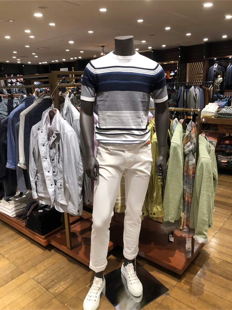 JOSEPH ABBOUD 新林 コーディネート画像