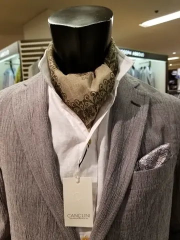 JOSEPH ABBOUD 藤川 コーディネート画像