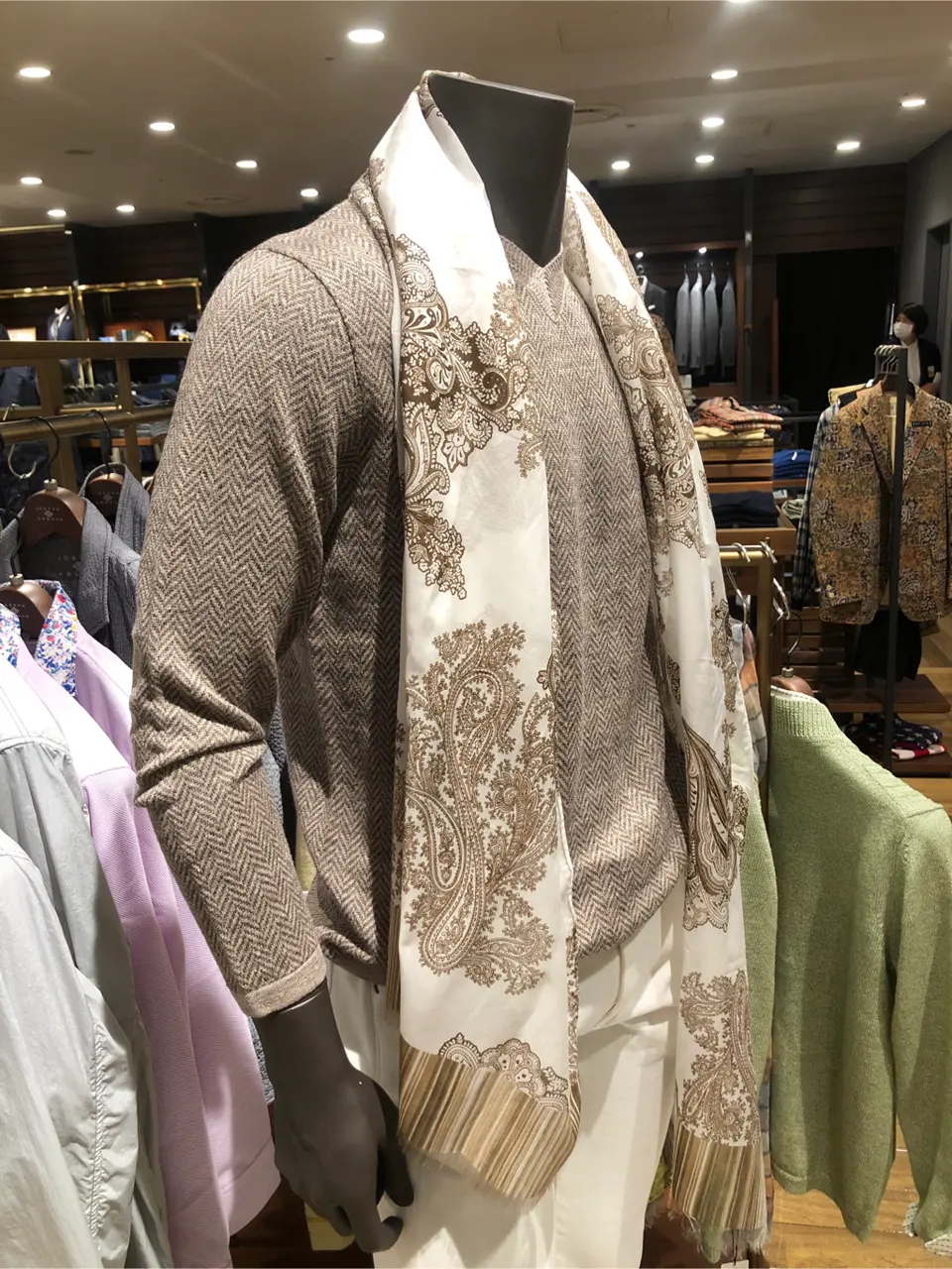 JOSEPH ABBOUD 新林 コーディネート画像