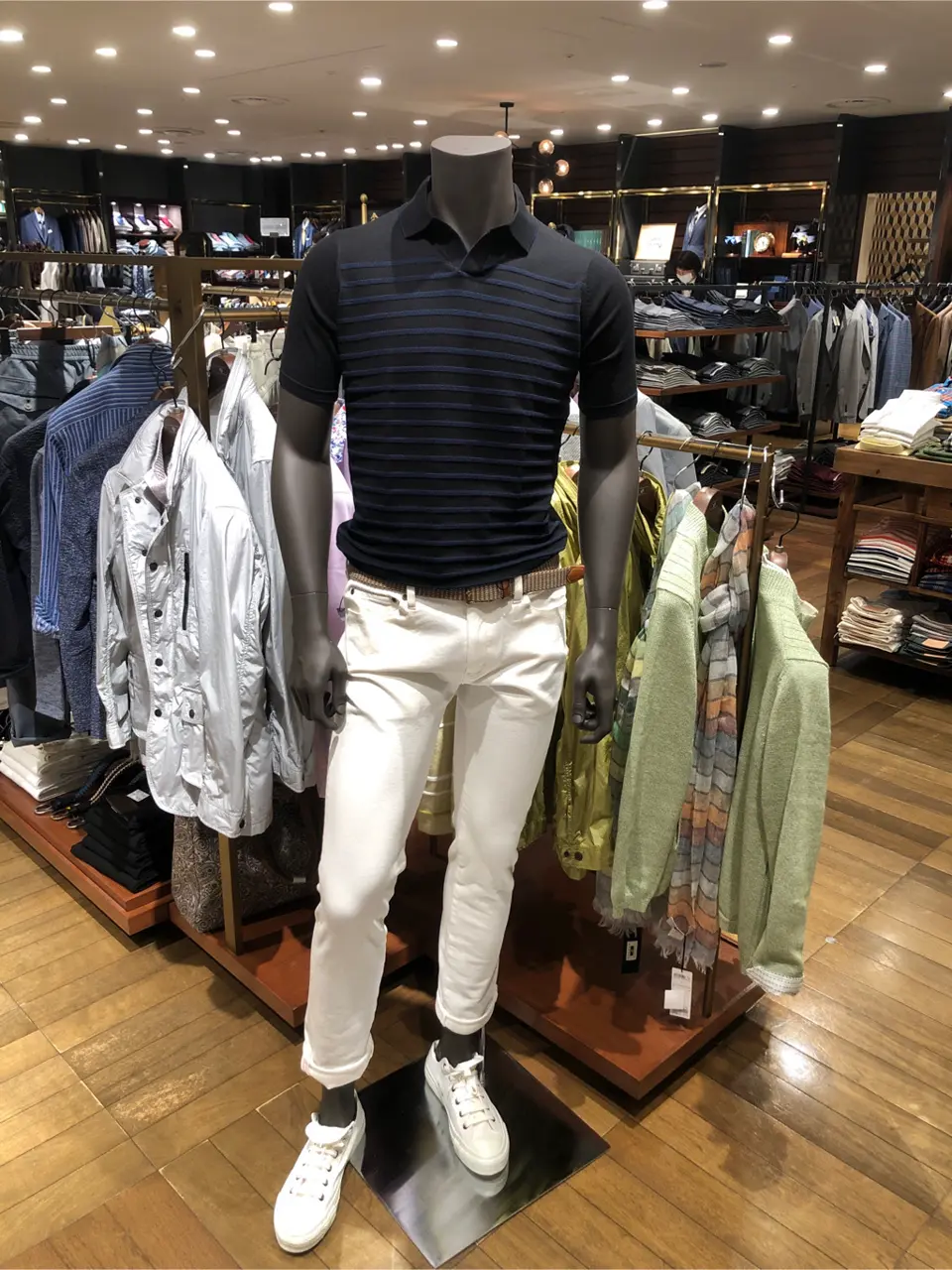 JOSEPH ABBOUD 新林 コーディネート画像