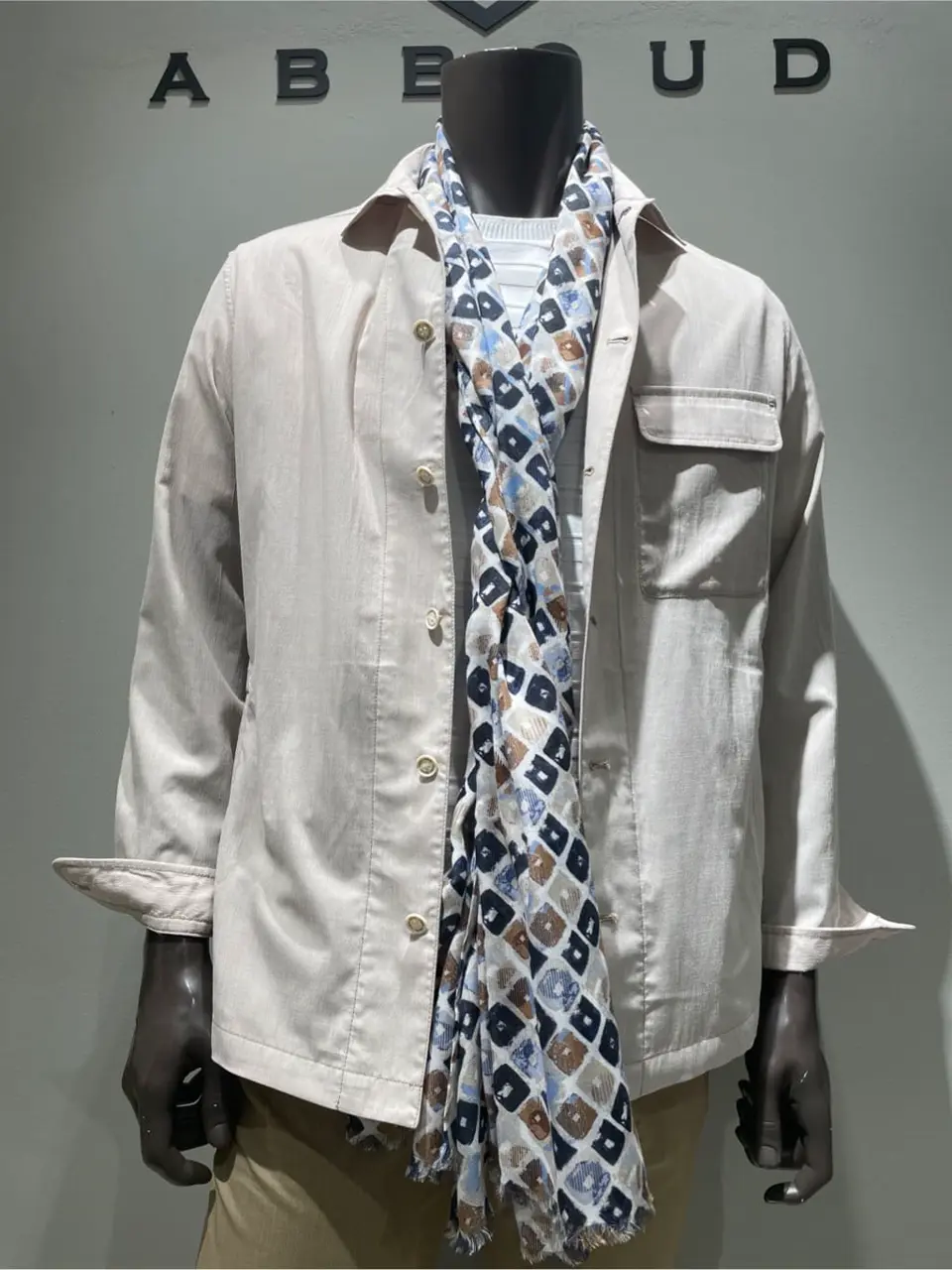 JOSEPH ABBOUD 伊津野 コーディネート画像