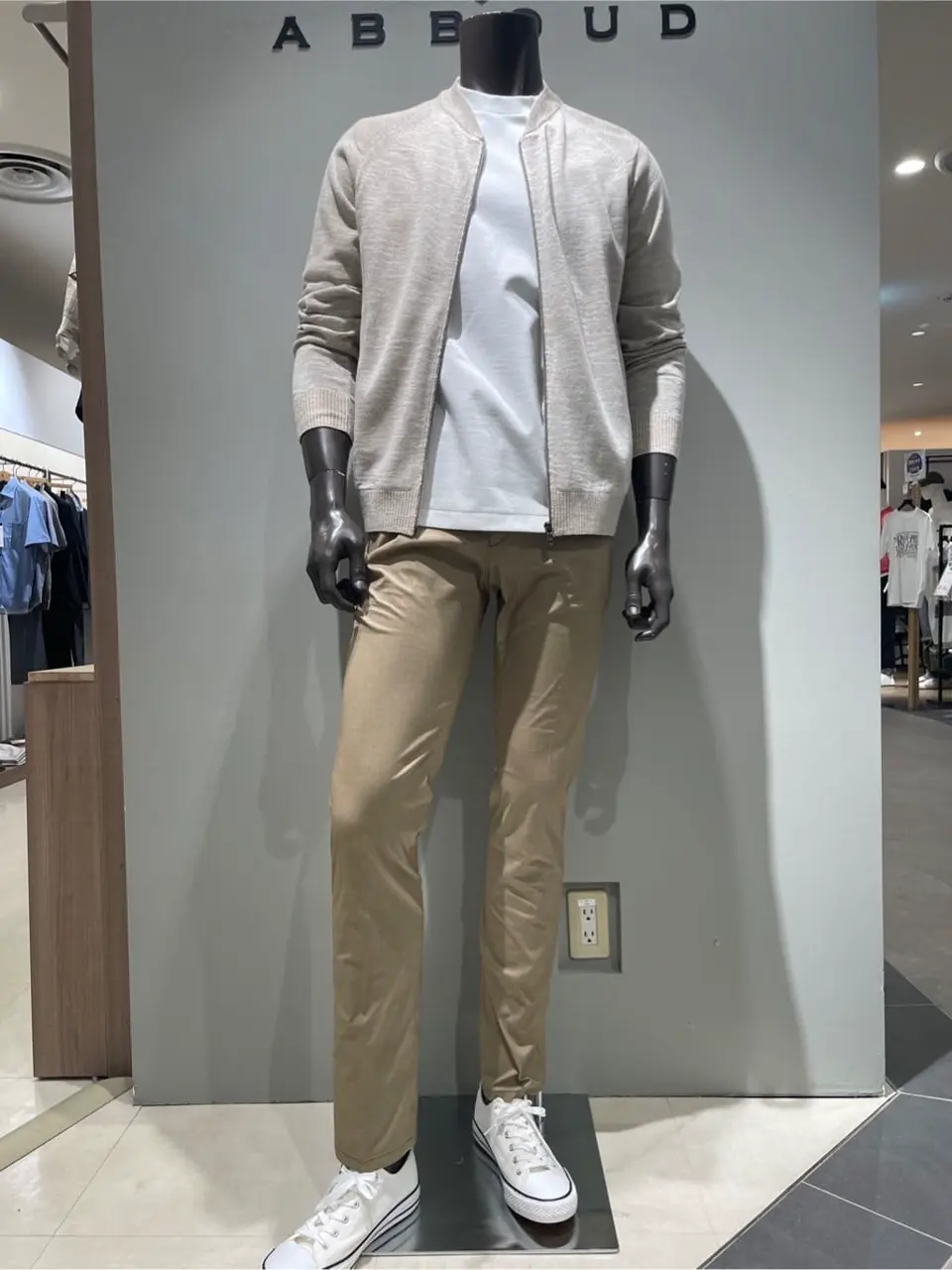 JOSEPH ABBOUD 伊津野 コーディネート画像