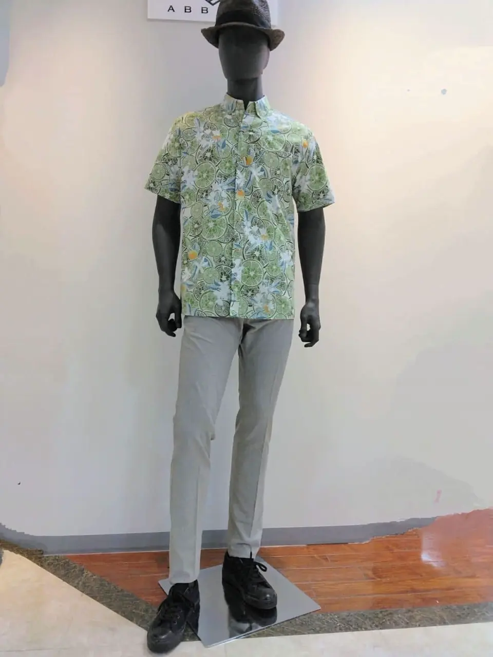 JOSEPH ABBOUD 　伊丹 コーディネート画像