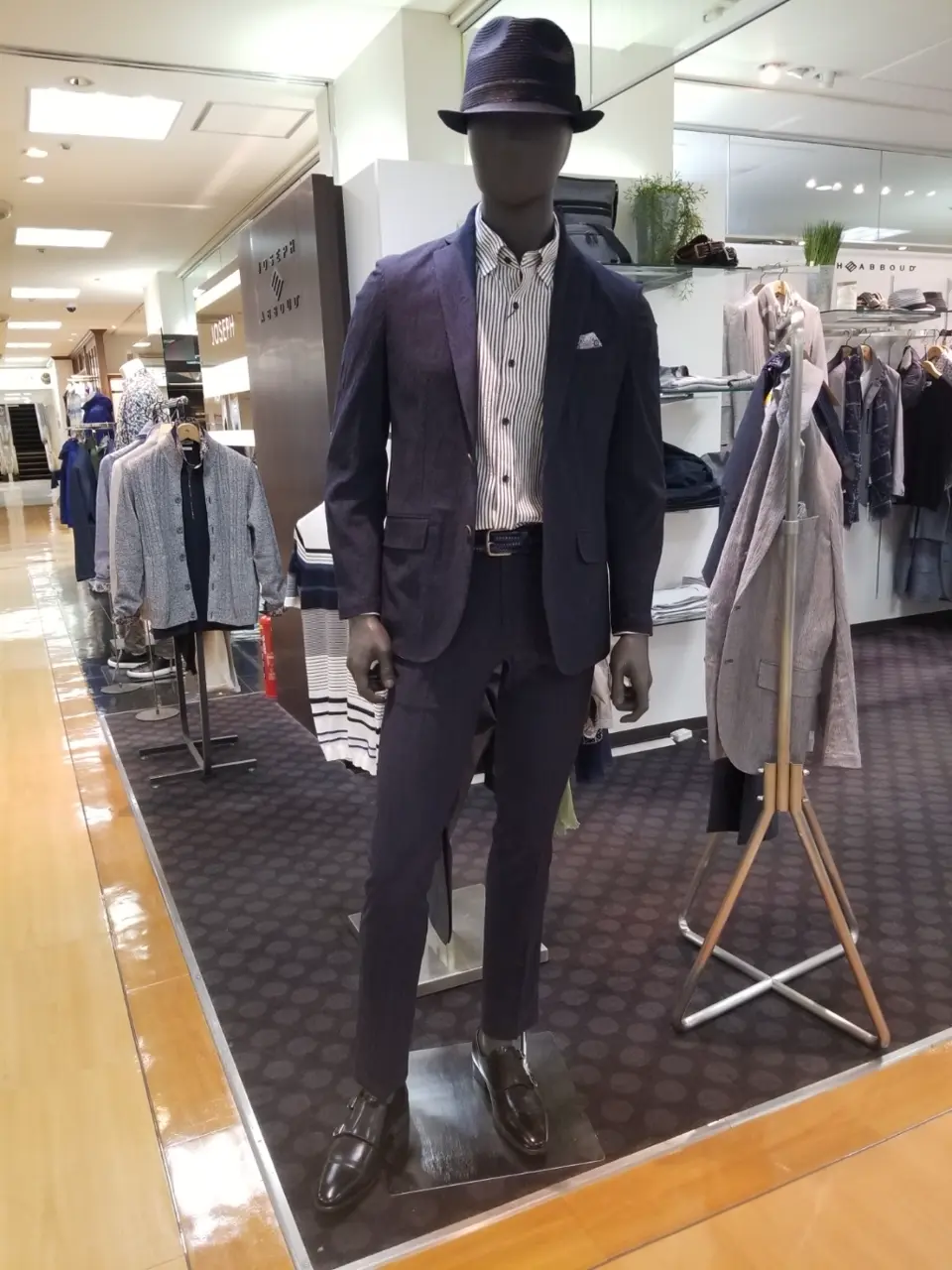 JOSEPH ABBOUD スタッフ コーディネート画像