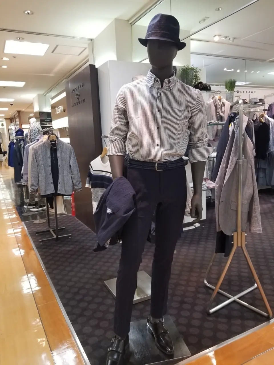 JOSEPH ABBOUD スタッフ コーディネート画像