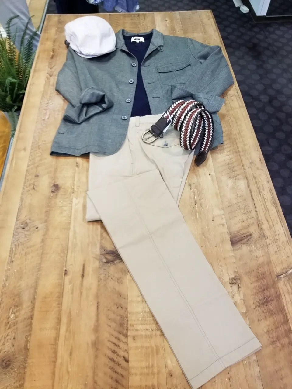 JOSEPH ABBOUD スタッフ コーディネート画像