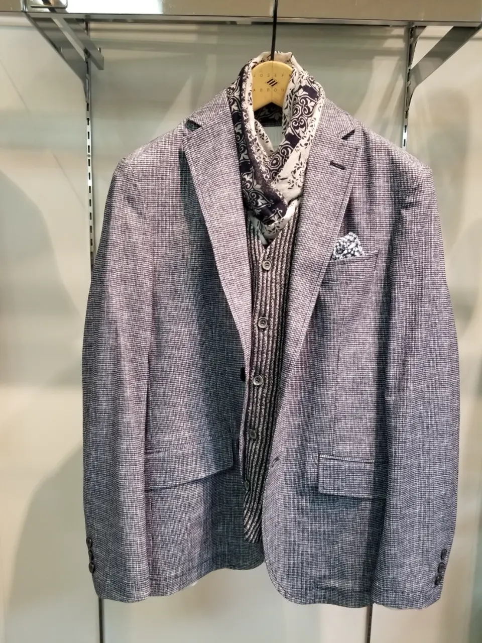JOSEPH ABBOUD スタッフ コーディネート画像