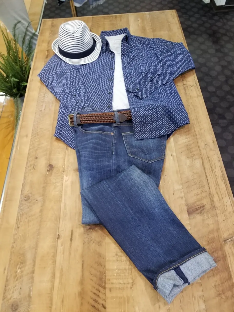 JOSEPH ABBOUD スタッフ コーディネート画像