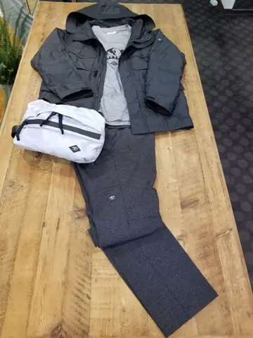 JOSEPH ABBOUD スタッフ コーディネート画像