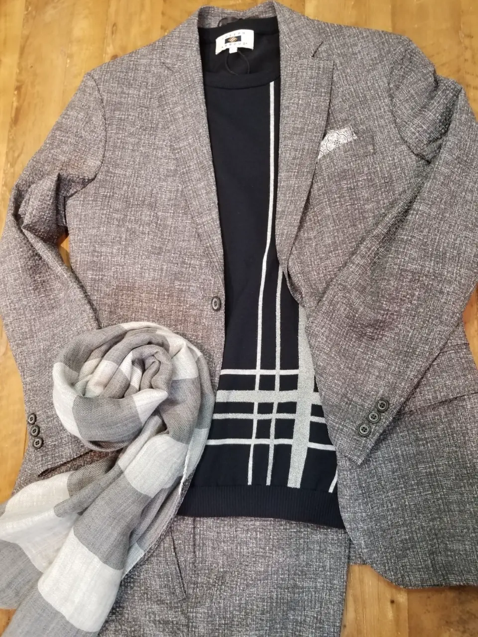 JOSEPH ABBOUD スタッフ コーディネート画像