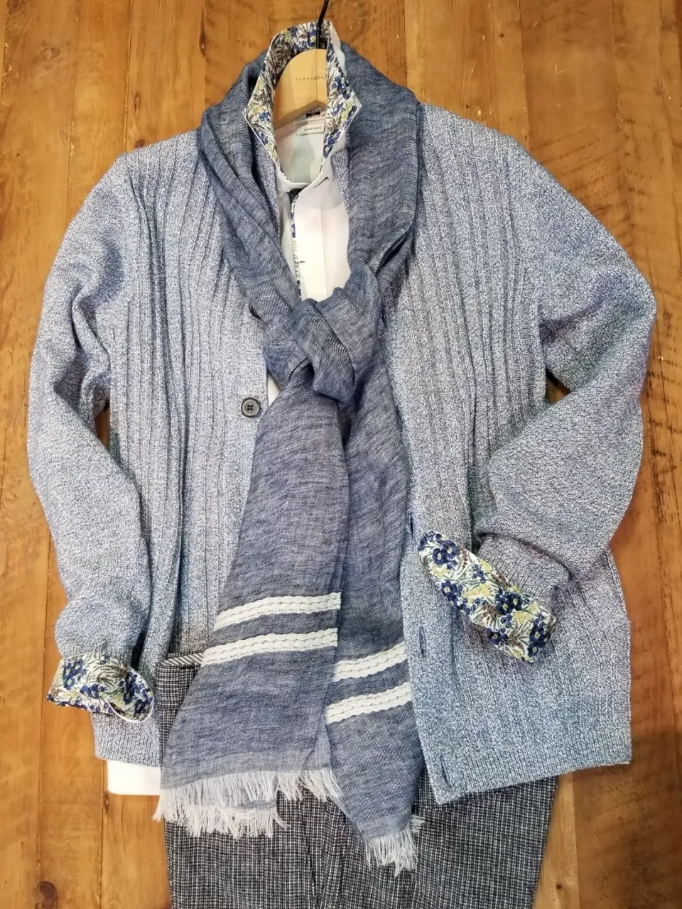 JOSEPH ABBOUD スタッフ コーディネート画像