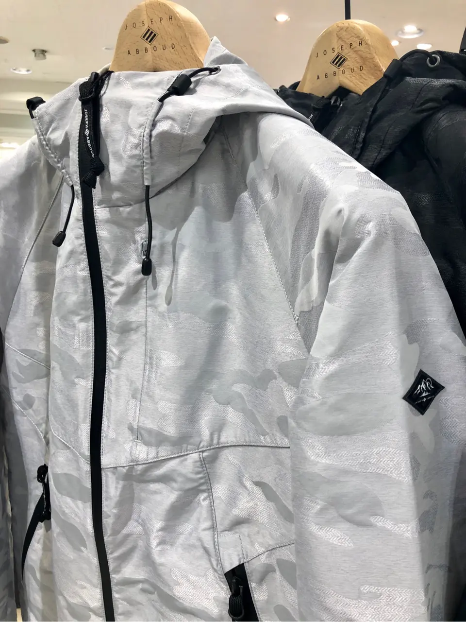 JOSEPH ABBOUD Konda コーディネート画像