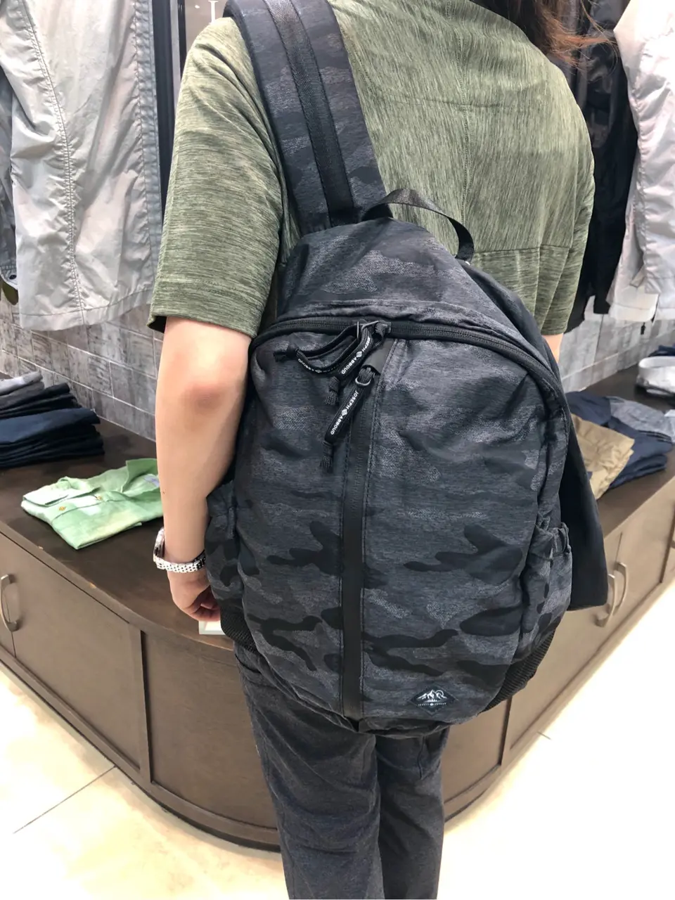 JOSEPH ABBOUD Konda コーディネート画像