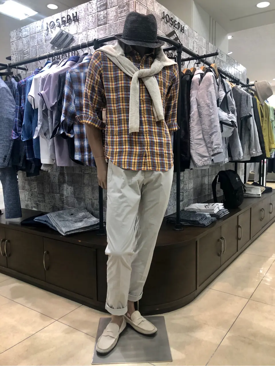 JOSEPH ABBOUD Konda コーディネート画像