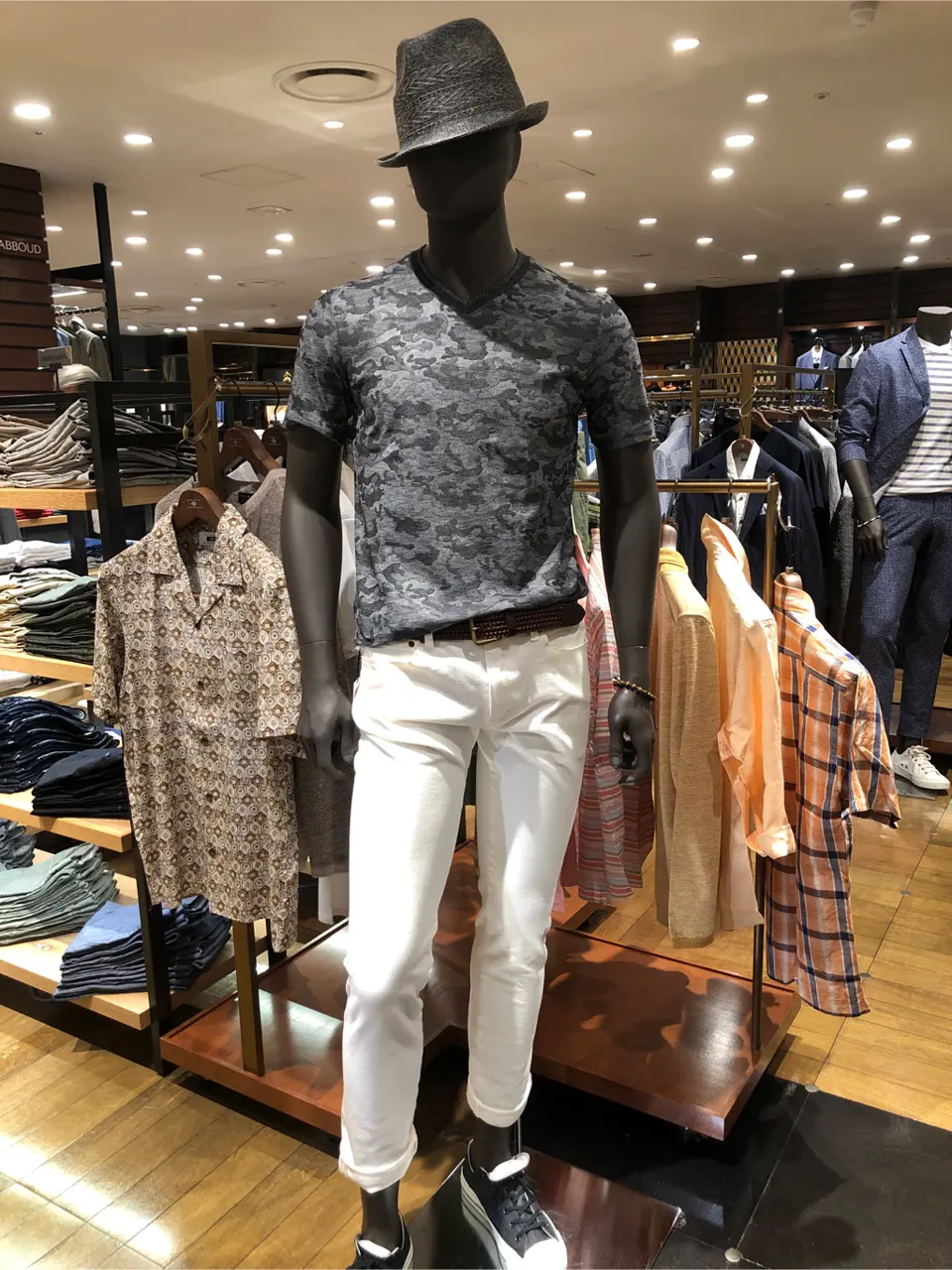 JOSEPH ABBOUD 新林 コーディネート画像