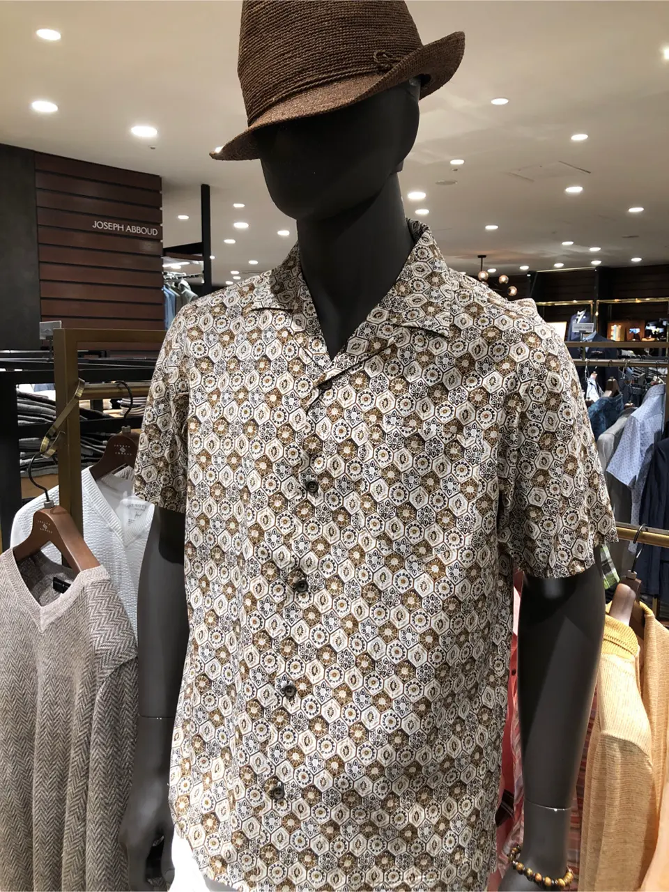 JOSEPH ABBOUD 新林 コーディネート画像