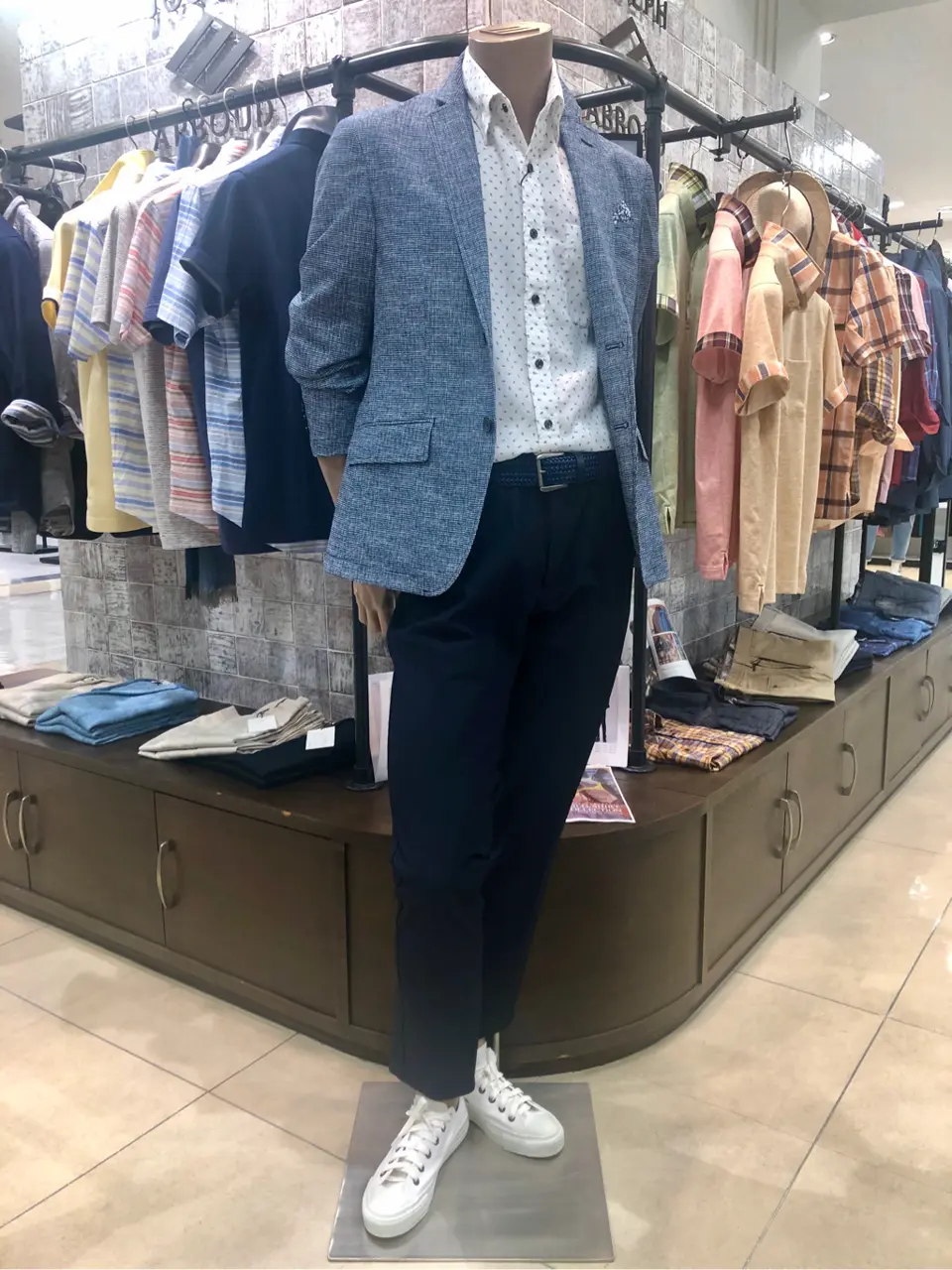 JOSEPH ABBOUD Konda コーディネート画像