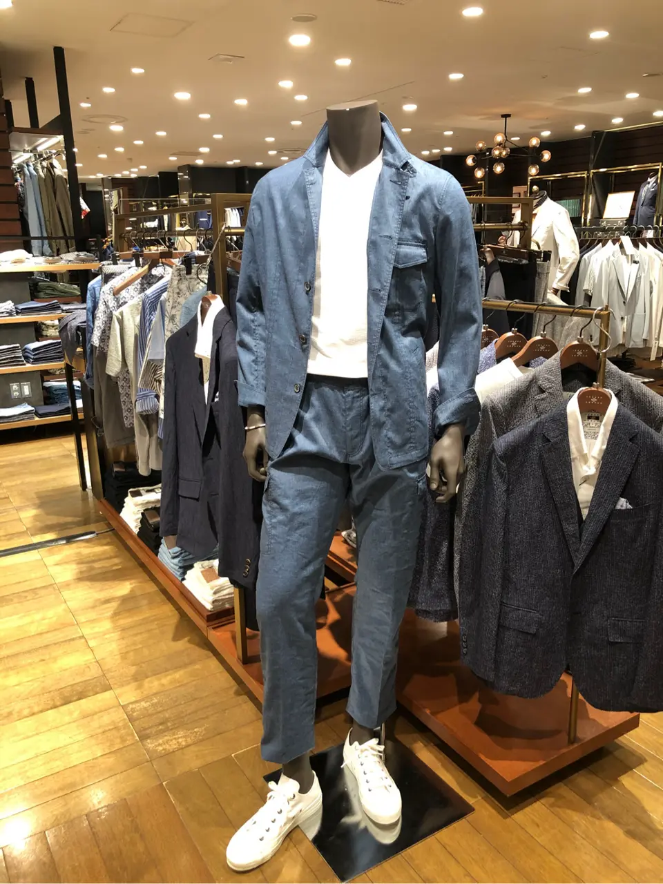 JOSEPH ABBOUD 新林 コーディネート画像