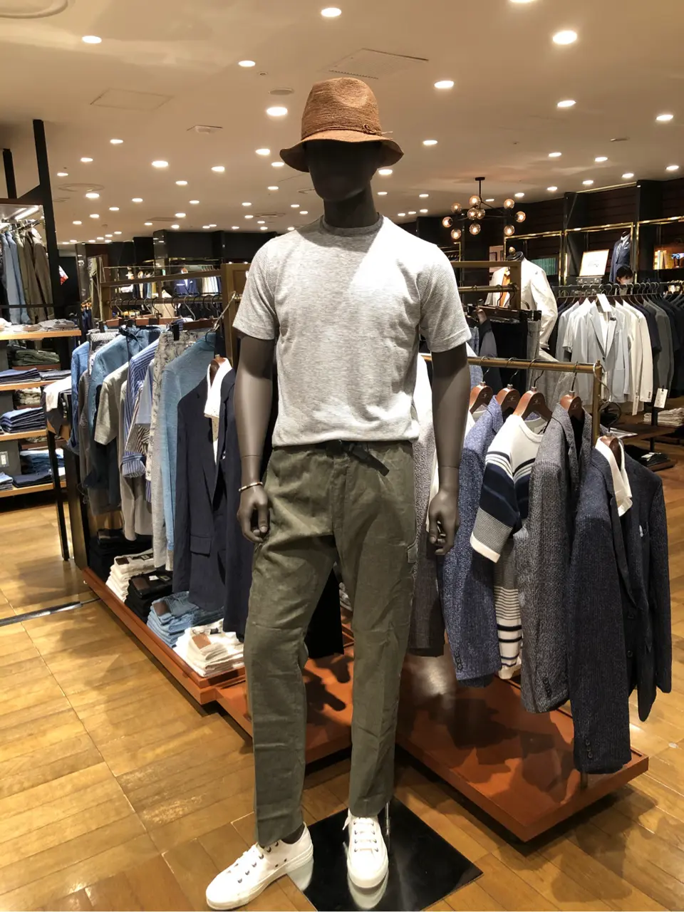 JOSEPH ABBOUD 新林 コーディネート画像